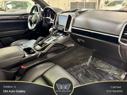 Used 2017 Porsche Cayenne Platinum Edition AWD/4WD image 28