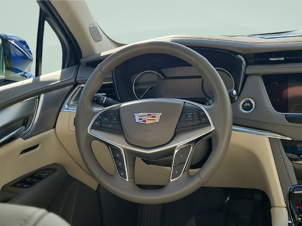 Used 2023 Cadillac XT5 Premium Luxury FWD image 12