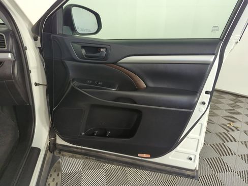 Used 2019 Toyota Highlander Plus image 33
