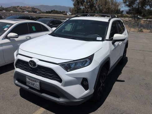 Used 2020 Toyota RAV4 XLE w/ All Weather Liner Package FWD image 2