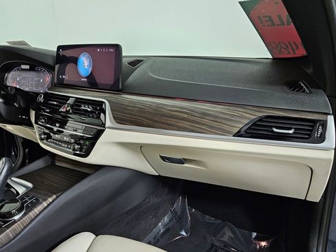 Used 2023 BMW 540i w/ Executive Package image 14