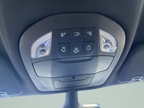 Used 2025 Chrysler Pacifica Select FWD image 10