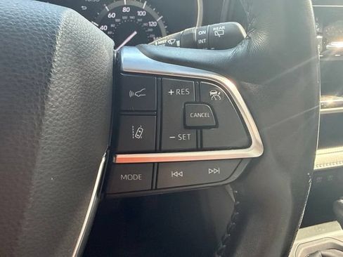 Used 2020 Toyota Highlander XLE w/ Protection Package #3 AWD/4WD image 25