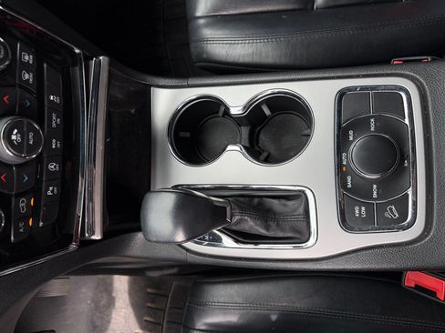 Used 2019 Jeep Grand Cherokee Limited AWD/4WD image 15