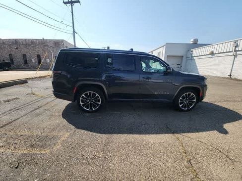 Used 2022 Jeep Wagoneer Series III w/ Premium Group I AWD/4WD image 10