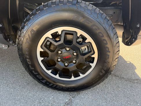 Used 2025 Toyota Tacoma TRD Off-Road AWD/4WD image 27
