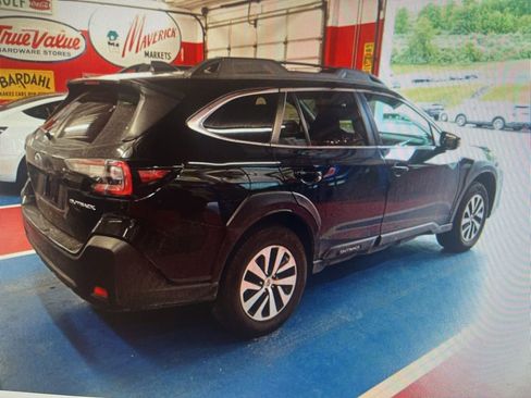 Used 2023 Subaru Outback Premium AWD/4WD image 3