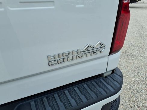 Used 2024 Chevrolet Silverado 2500 High Country w/ Technology Package AWD/4WD image 7