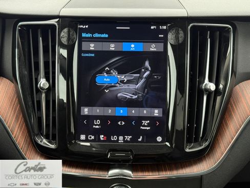 Used 2023 Volvo XC60 B5 Plus image 23