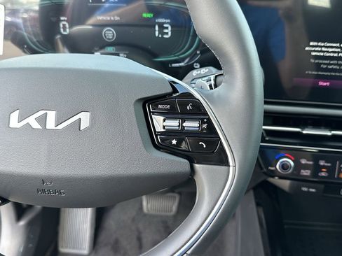 New 2026 Kia Niro FWD image 28