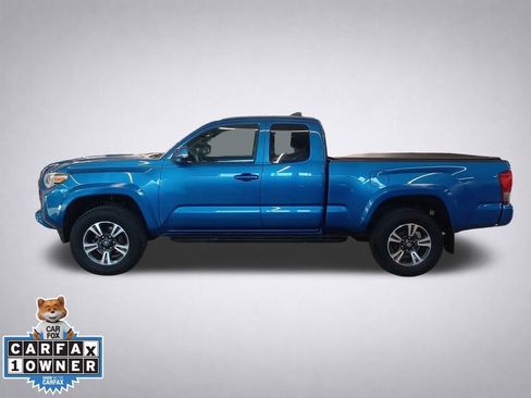 Used 2017 Toyota Tacoma TRD Sport w/ Premium & Technology Package image 7