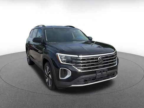 Used 2025 Volkswagen Atlas SE AWD/4WD image 3