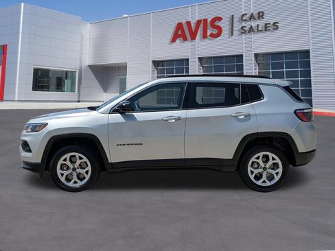 Used 2025 Jeep Compass Latitude w/ Sun & Sound Group AWD/4WD image 10