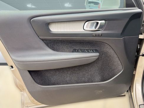 Certified 2024 Volvo XC40 B5 Plus w/ Protection Package Premier AWD/4WD image 19