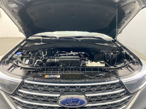 Used 2023 Ford Explorer XLT w/ Equipment Group 202A AWD/4WD image 11