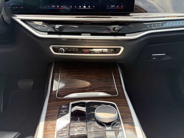 Used 2026 BMW X7 xDrive40i AWD/4WD image 11