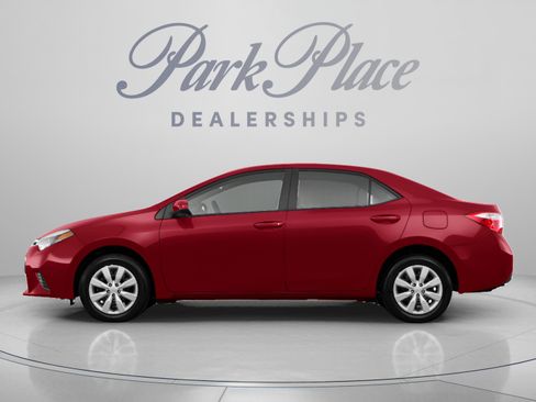 Used 2016 Toyota Corolla LE FWD image 2