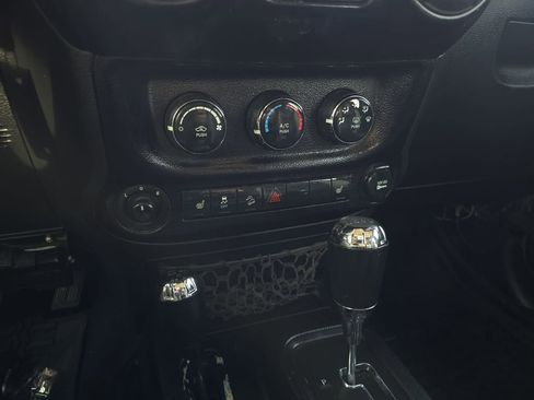 Used 2018 Jeep Wrangler Unlimited Sport S AWD/4WD image 24