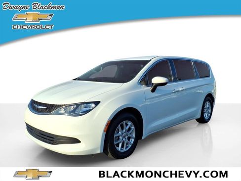Used 2020 Chrysler Voyager LX w/ Cold Weather Group FWD image 7
