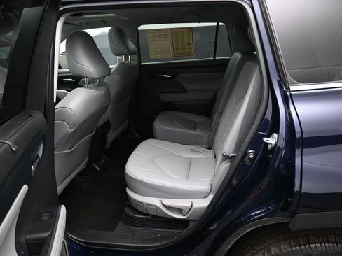 Certified 2024 Toyota Highlander XLE AWD/4WD image 29