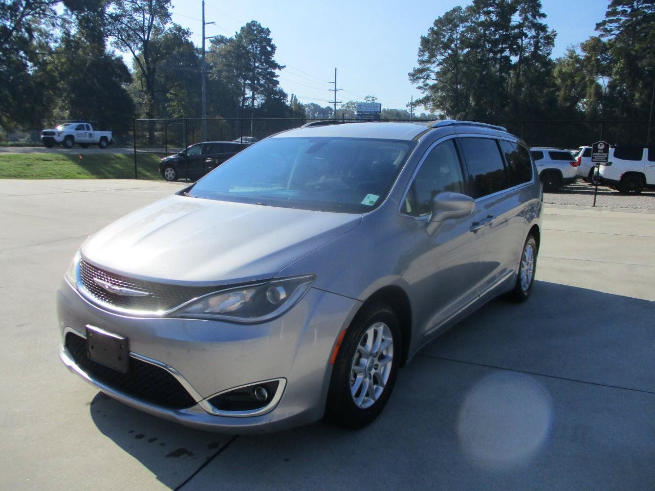 Used 2020 Chrysler Pacifica Touring-L FWD image 5
