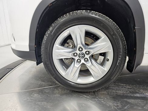 Used 2017 Toyota Highlander Limited AWD/4WD image 10
