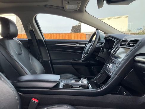 Used 2019 Ford Fusion Titanium image 40