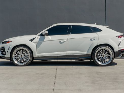 Used 2019 Lamborghini Urus AWD/4WD image 2