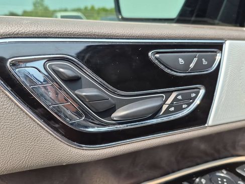 Used 2022 Lincoln Navigator Reserve AWD/4WD image 16