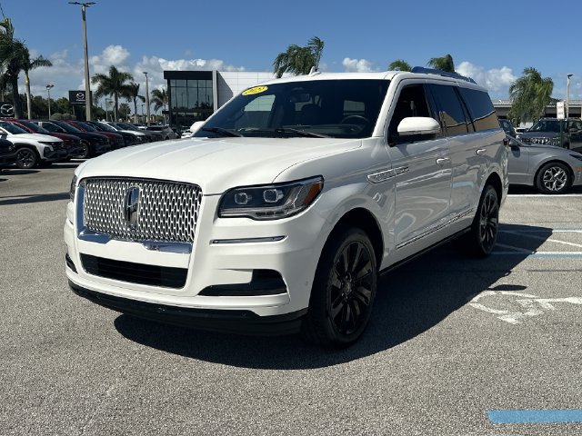 Used 2023 Lincoln Navigator Reserve AWD/4WD image 2