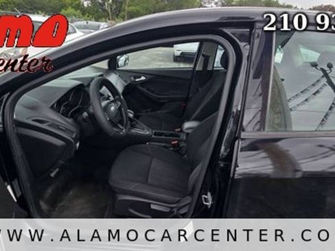 Used 2018 Ford Focus SE FWD image 30