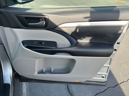 Certified 2019 Toyota Highlander XLE image 26