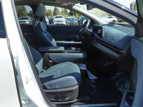Used 2025 Nissan Ariya Platinum AWD/4WD image 11