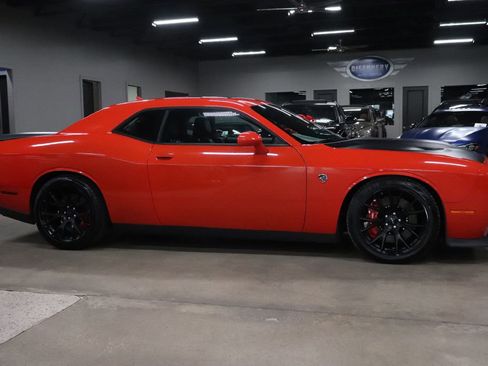 Used 2016 Dodge Challenger SRT Hellcat image 6