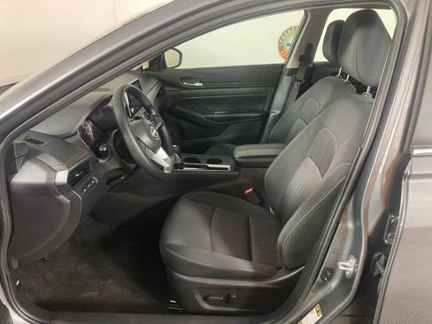 Used 2025 Nissan Altima 2.5 SV FWD image 14