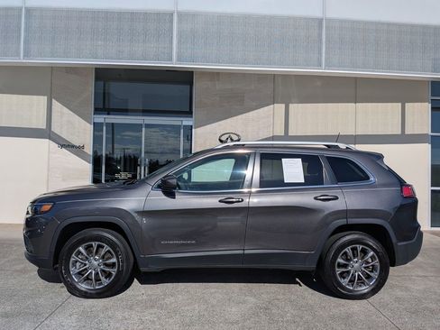 Used 2019 Jeep Cherokee Latitude Plus w/ Comfort/Convenience Group AWD/4WD image 3