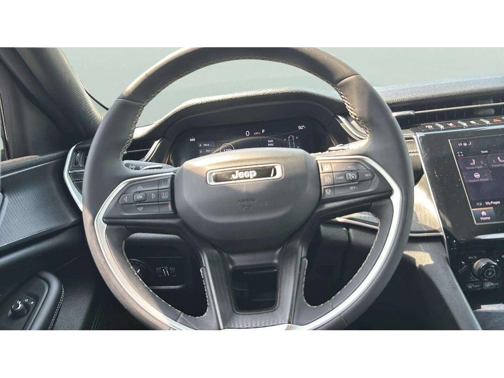 Used 2023 Jeep Grand Cherokee Altitude AWD/4WD image 14