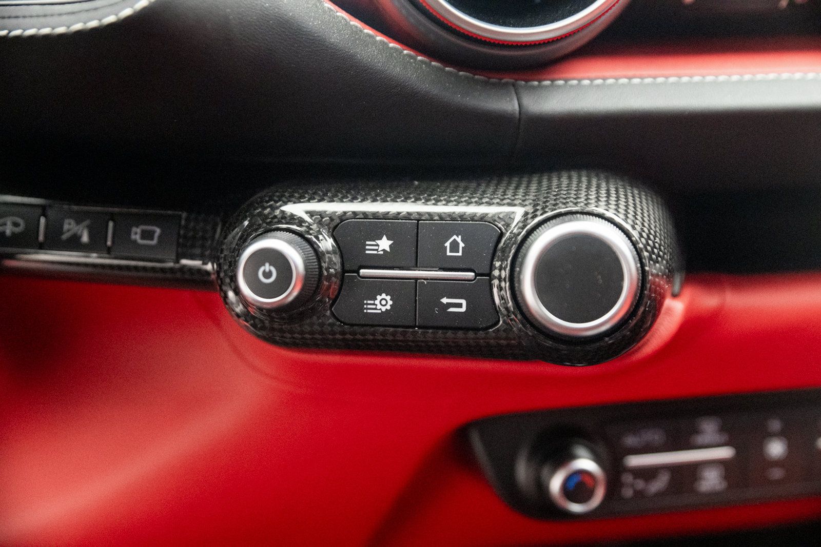 Used 2020 Ferrari 812 Superfast RWD image 25