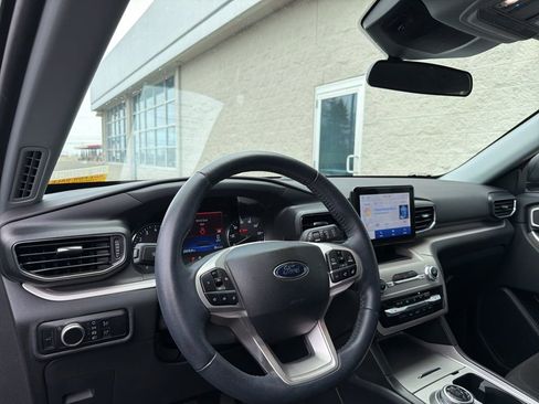 Used 2023 Ford Explorer XLT image 14