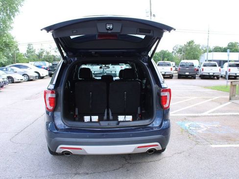 Used 2017 Ford Explorer XLT w/ Equipment Group 202A FWD image 9
