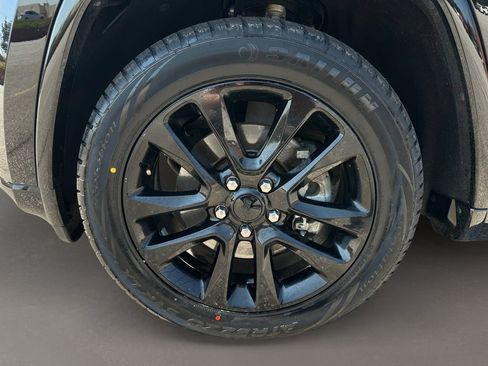 Used 2021 Jeep Grand Cherokee Laredo X RWD image 10