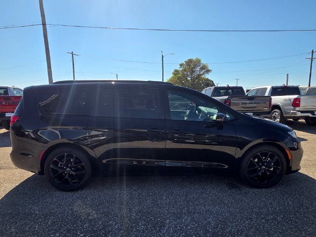 Used 2025 Chrysler Pacifica Limited FWD image 6