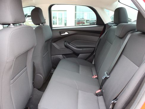 Used 2016 Ford Focus SE w/ SE Power Seat Package FWD image 25