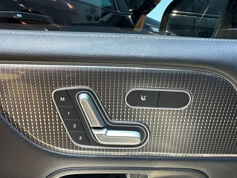 Used 2021 Mercedes-Benz GLB 250 w/ Premium Package image 10