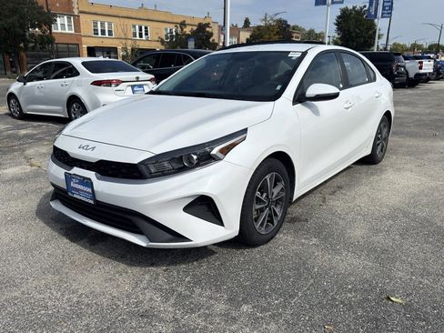 Used 2023 Kia Forte LXS w/ LXS Technology Package image 3