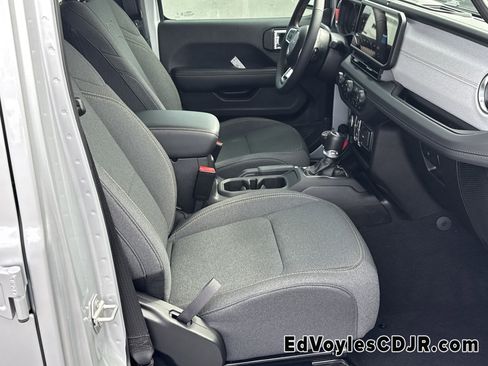 Certified 2024 Jeep Wrangler Sahara w/ Technology Group image 16