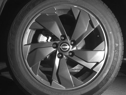 Used 2025 Nissan Rogue SV FWD image 12