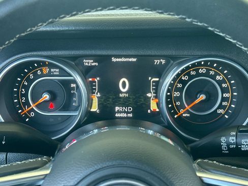 Used 2018 Jeep Wrangler Unlimited Sahara AWD/4WD image 24