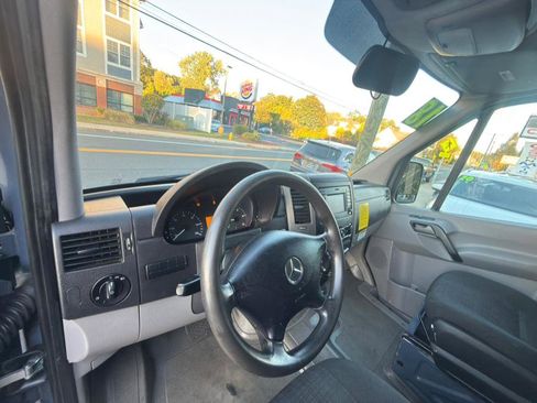 Used 2018 Mercedes-Benz Sprinter 2500 image 10