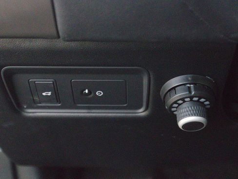 Used 2016 Land Rover Range Rover Sport SE image 18